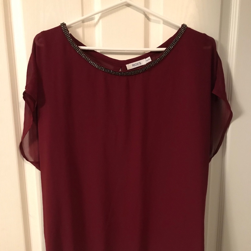 Festive top. - Picture 2 of 8